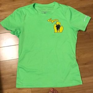Brooks Small Dry Fit Like Green shirt